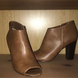 Peep toe chunky bootie